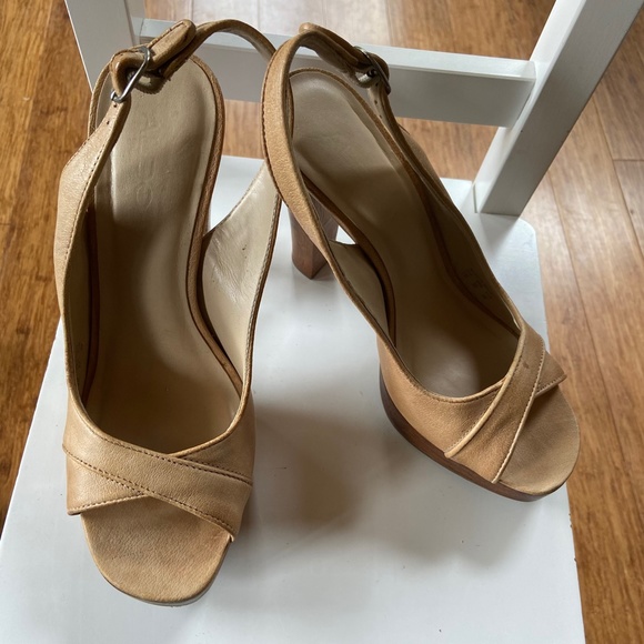 Heels - Picture 7 of 8